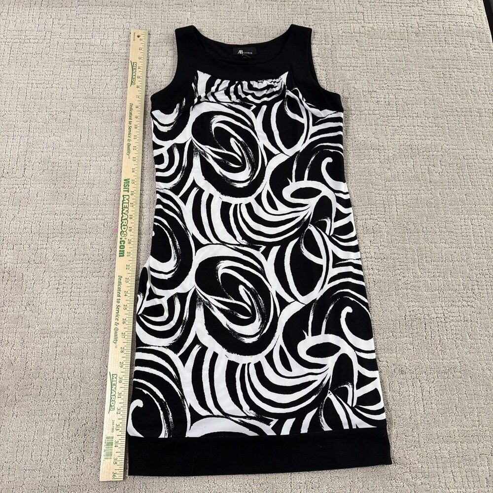 AB Studio Size 4 White and Black Swirl Shift Dress. 36” Length